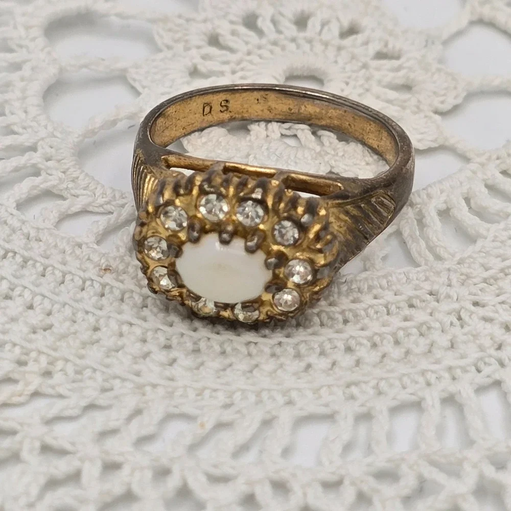 Vintage Cocktail Ring Gold Tone Faux Opal Clear Rhinestones Size 8.5